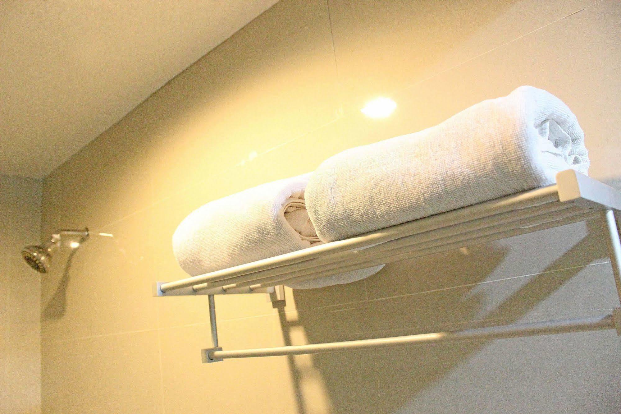 Zen Rooms Rujia Pecenongan Jakarta Exterior foto